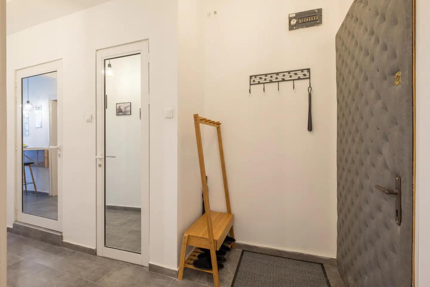 Stay And Play - Foosball And Comfort Sofia Ngoại thất bức ảnh